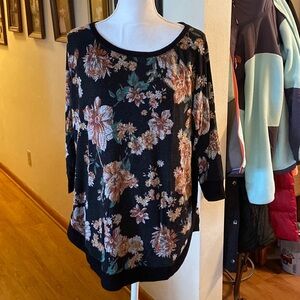 Maurice’s top. Size XL